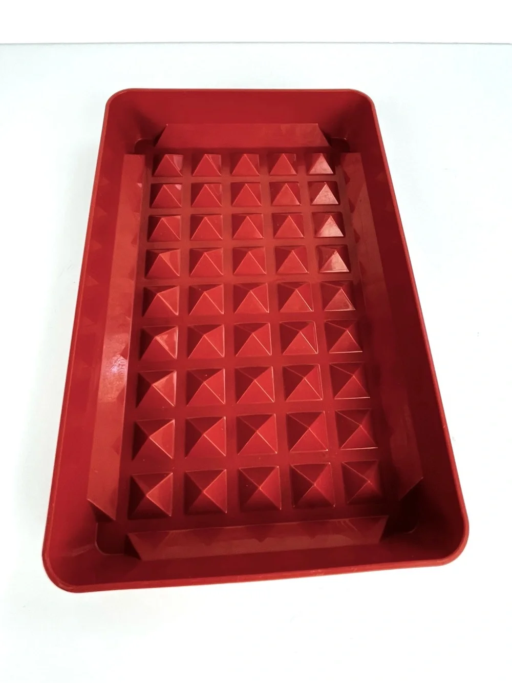 Tupperware Hot Dog and Deli Meat Keeper Marinator